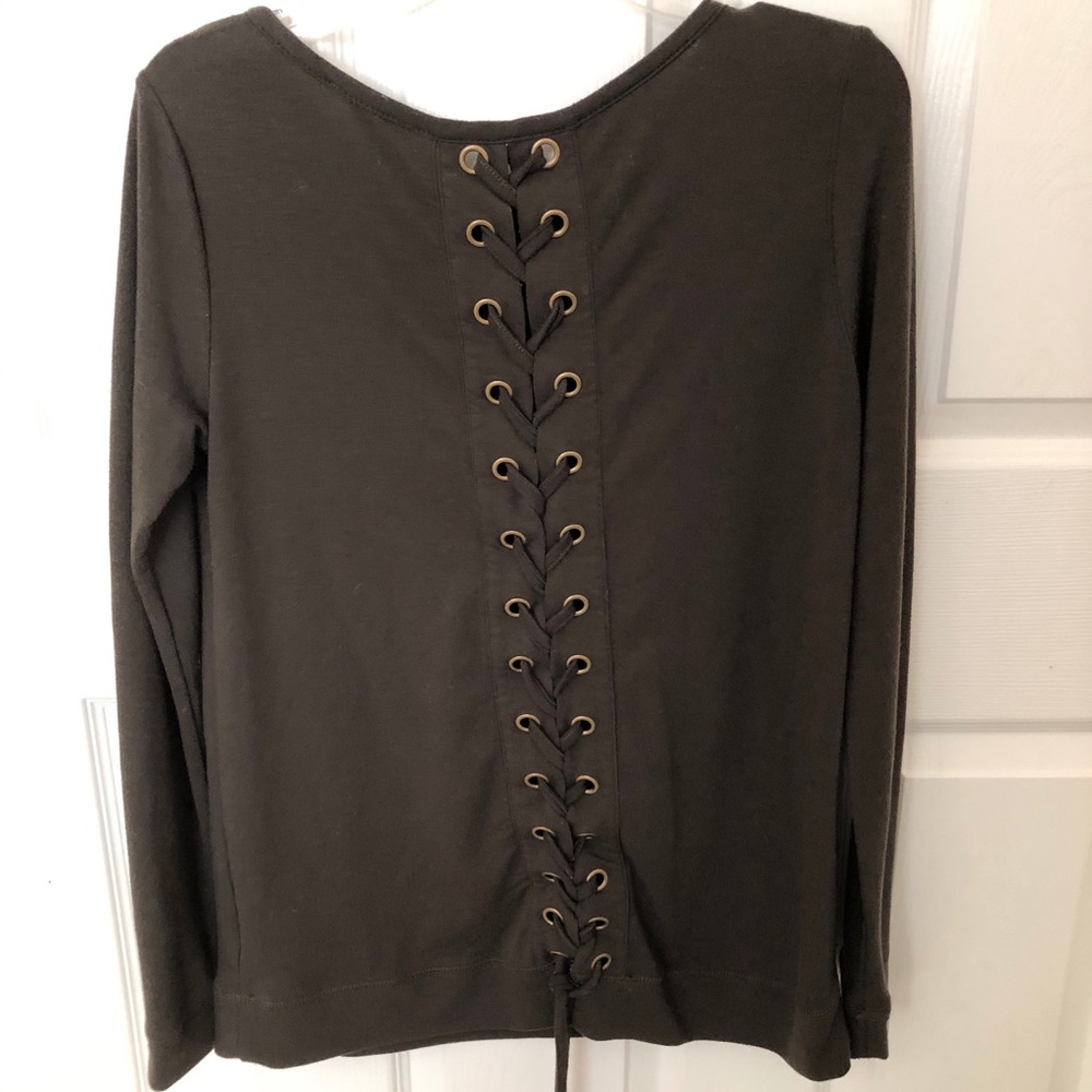 Super cute top with lace up back dark green
